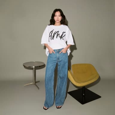 เสื้อยืดคอกลมสีขาวพิมพ์ลายสไตล์สตรีท